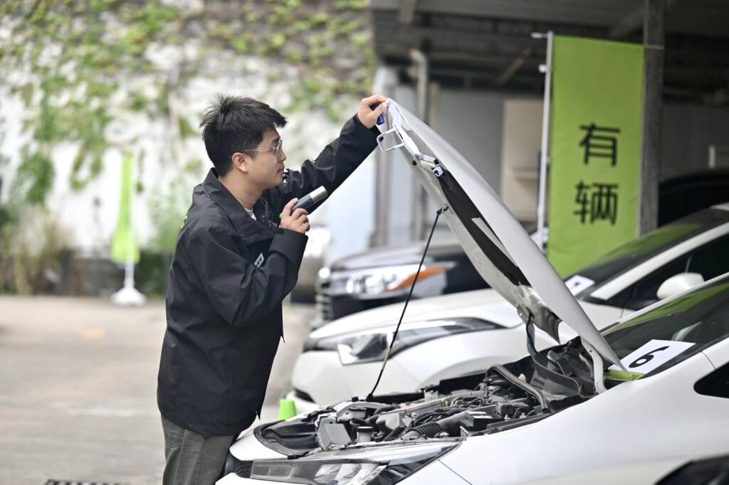 有辆拍卖专业二手车评估师