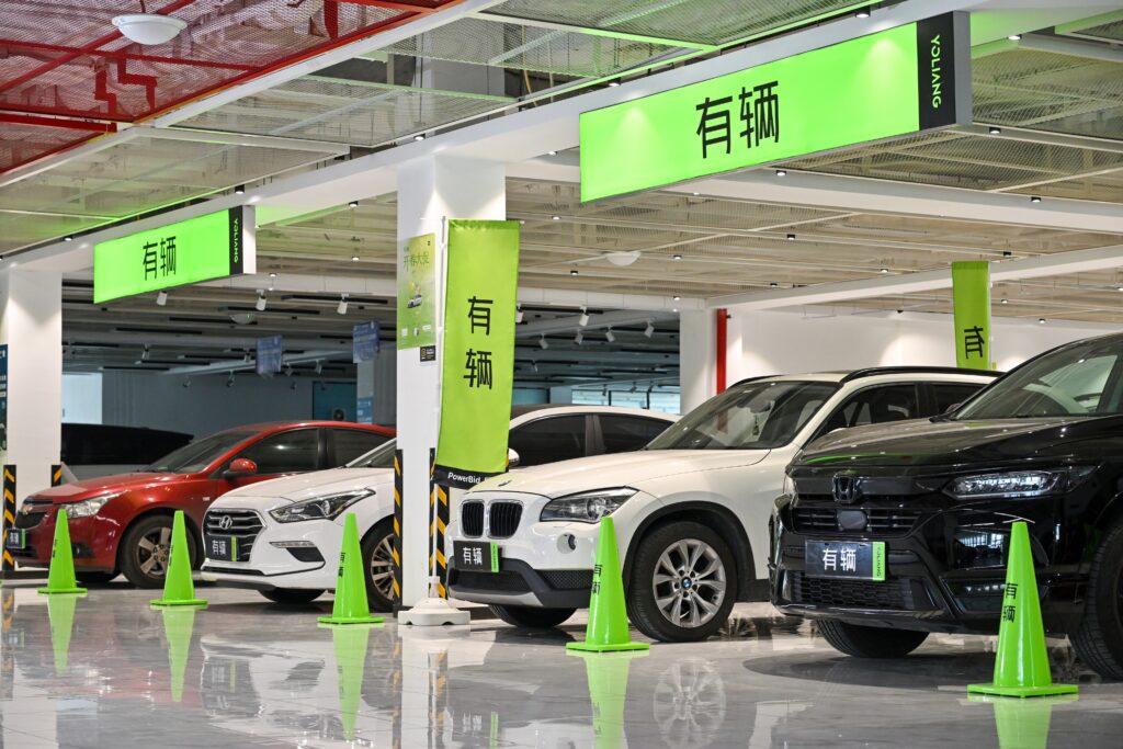 有辆二手车拍卖中心现场预展车辆